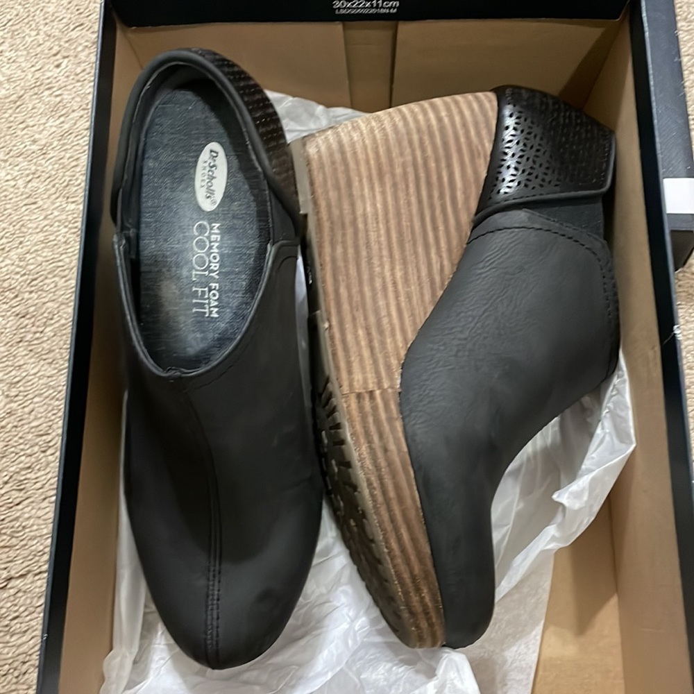 Comfy and stylish wedges by Dr. Scholl’s. - Picture 2 of 5